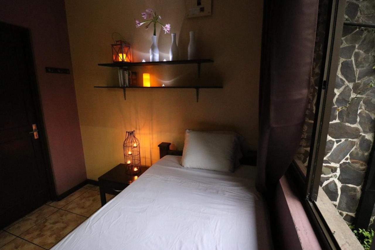 Hotel Casa Aura Cartago Exterior photo