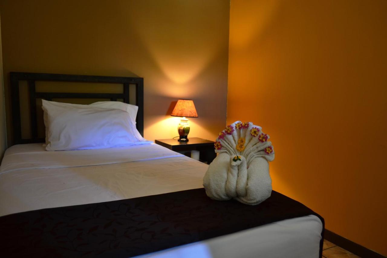 Hotel Casa Aura Cartago Exterior photo